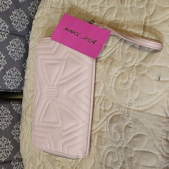 Betsey Johnson Pink Quilted Wristlet New With Tags - Picture 5 of 5